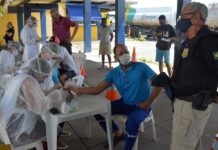 Motoristas passam por teste rápido para detectar Covid-19